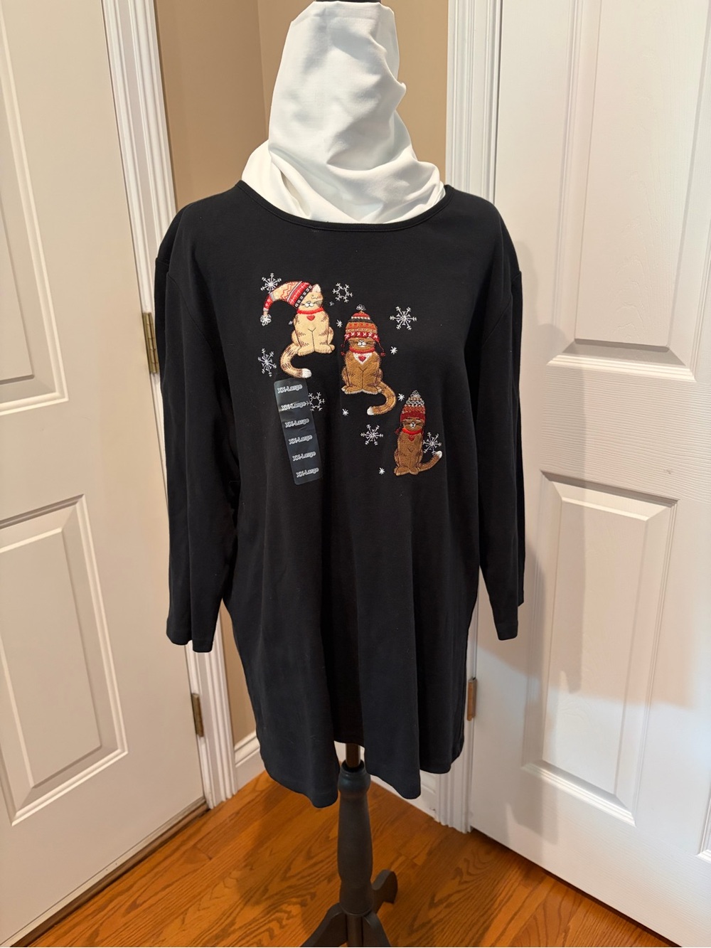 Women’s Black Morning Sun 3/4 sleeve Holiday Cat Tunic Top